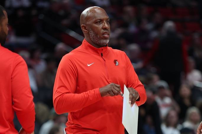 开拓者主帅为杨瀚森骄傲 比卢普斯：我知道他可以的